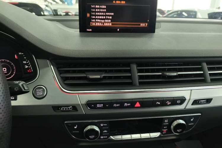 Used Audi Q7 2018 40 TFSI Comfort Model Audio And AC Panel