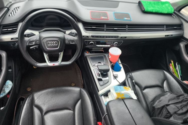 Used Audi Q7 2018 40 TFSI S line Sport Edition Center Console