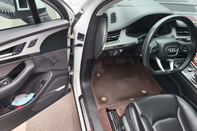 Used Audi Q7 2018 40 TFSI S line Sport Edition Driver Seat