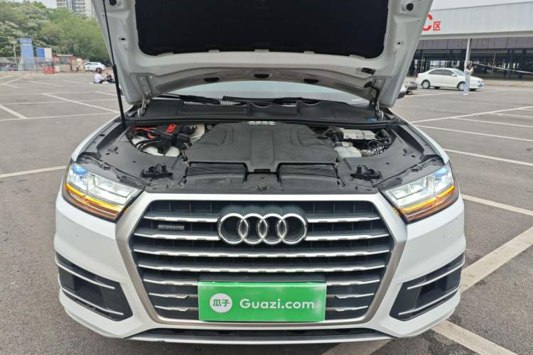 Used Audi Q7 2018 45 TFSI Technology Edition Engine Bay