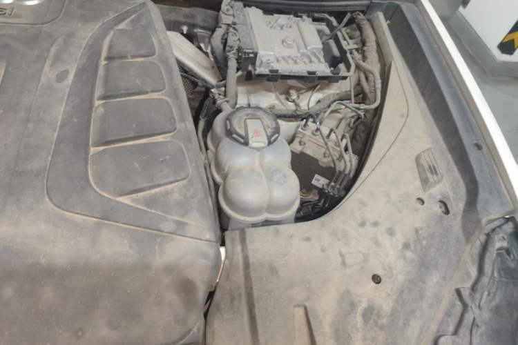 Used Audi Q7 2018 40 TFSI Comfort Model Engine Bay Left