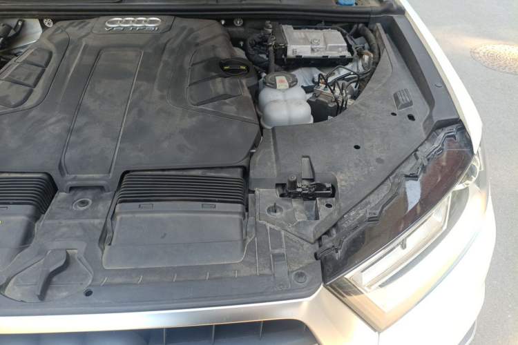 Used Audi Q7  Engine Bay Left