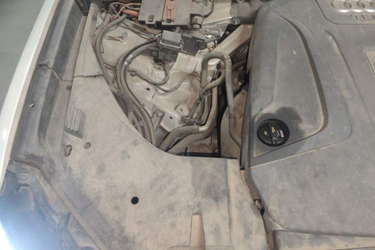Used Audi Q7 2018 40 TFSI Comfort Model Engine Bay Right