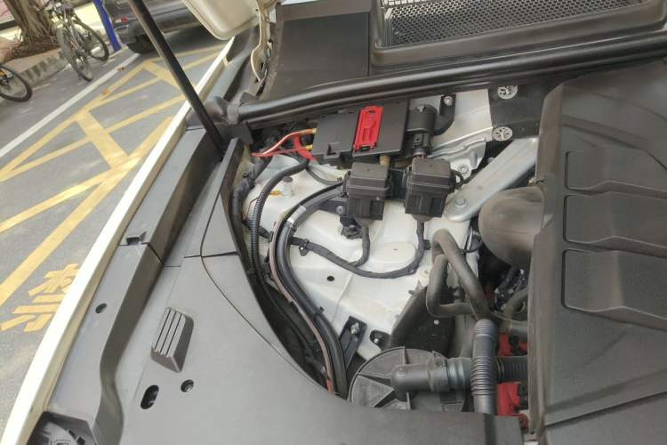 Used Audi Q7 2018 45 TFSI Technology Edition Engine Bay Right