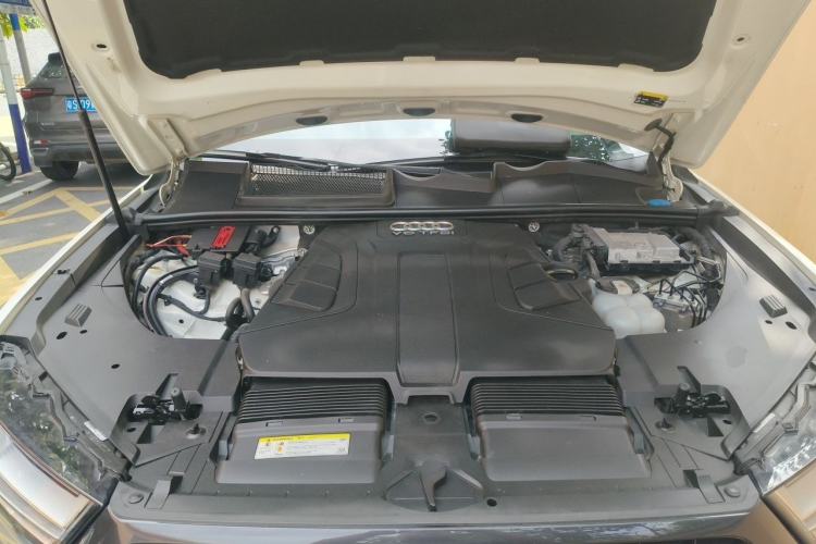 Used Audi Q7 2018 45 TFSI Technology Edition Engine Bay