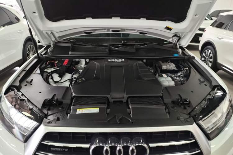Used Audi Q7 2018 40 TFSI Comfort Model Engine Bay