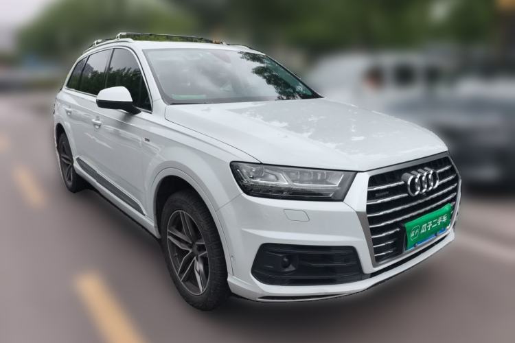 Used Audi Q7 2018 40 TFSI S line Sport Edition Front Right 45 Deg