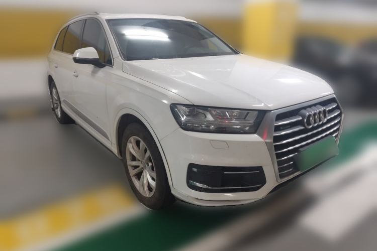 Used Audi Q7 2018 40 TFSI Comfort Model Front Right 45 Deg