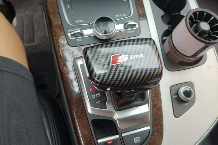 Used Audi Q7 2018 45 TFSI Technology Edition Gear Lever