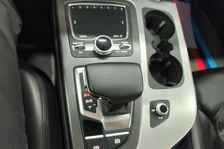 Used Audi Q7 2018 40 TFSI Comfort Model Gear Lever