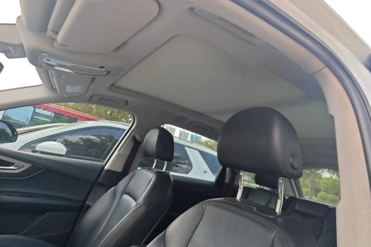 Used Audi Q7 2018 40 TFSI Comfort Model Headliner