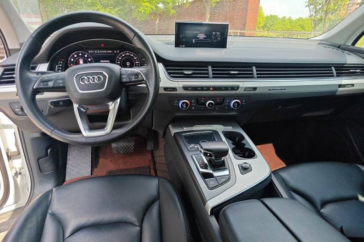 Used Audi Q7 2018 40 TFSI Comfort Model Interior 3