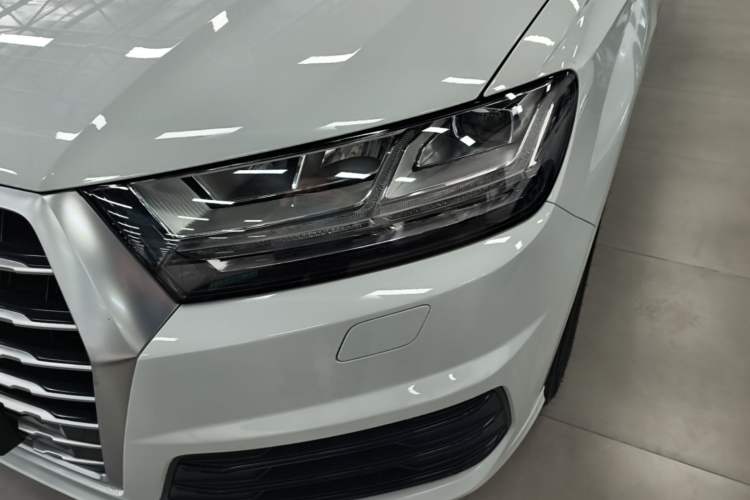 Used Audi Q7 2018 40 TFSI Comfort Model Left Front Headlight