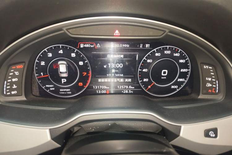 Used Audi Q7 2018 40 TFSI Comfort Model Odometer Close Up