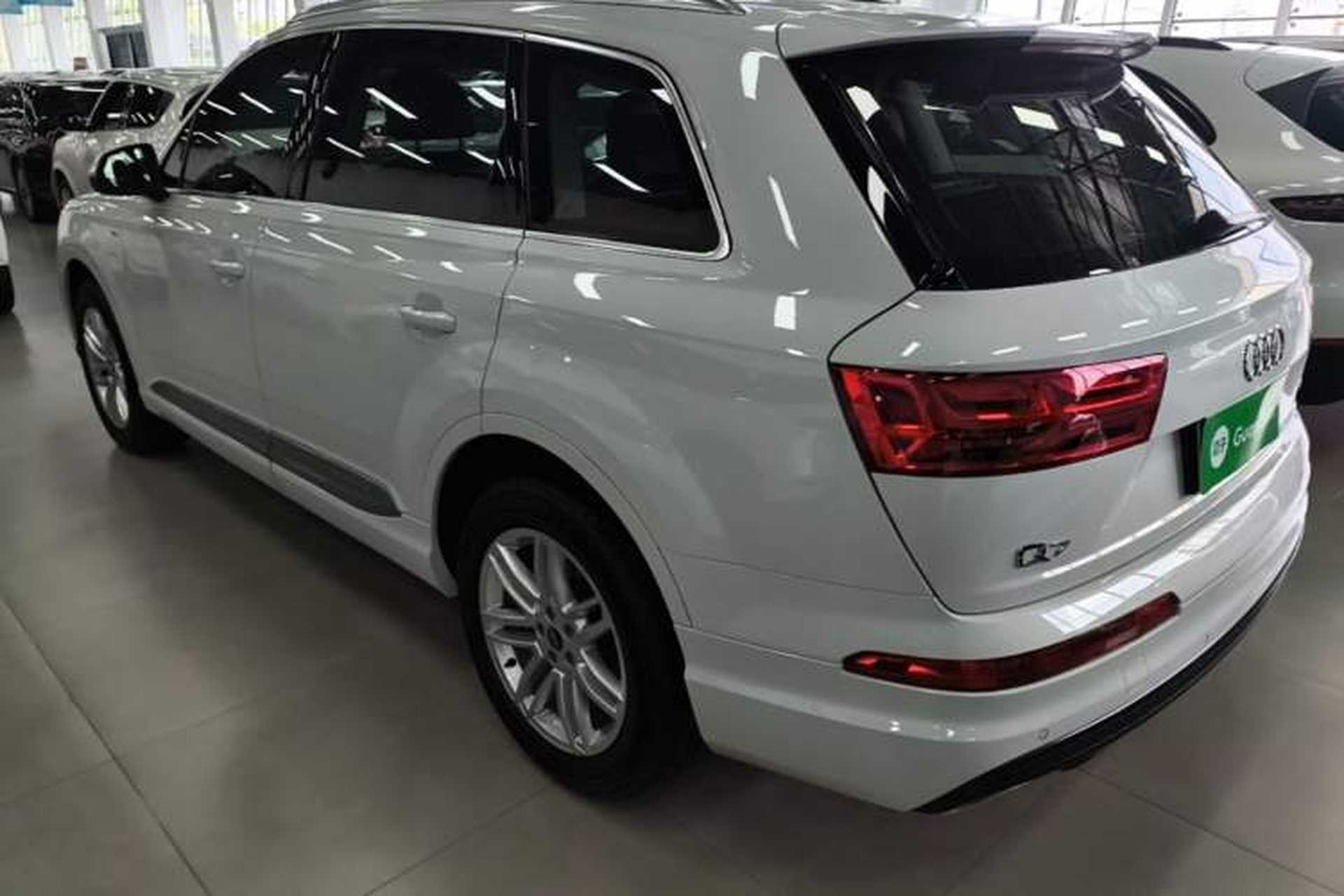 Used Audi Q7 2018 40 TFSI Comfort Model Rear Left 45 Deg