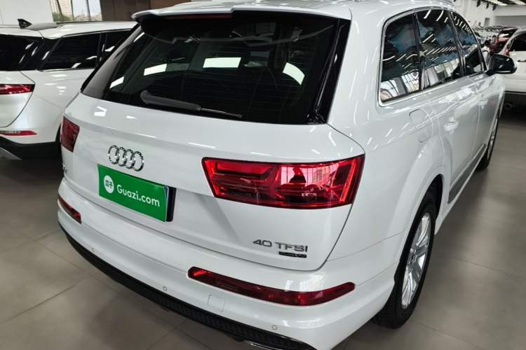 Used Audi Q7 2018 40 TFSI Comfort Model Rear Right 45 Deg