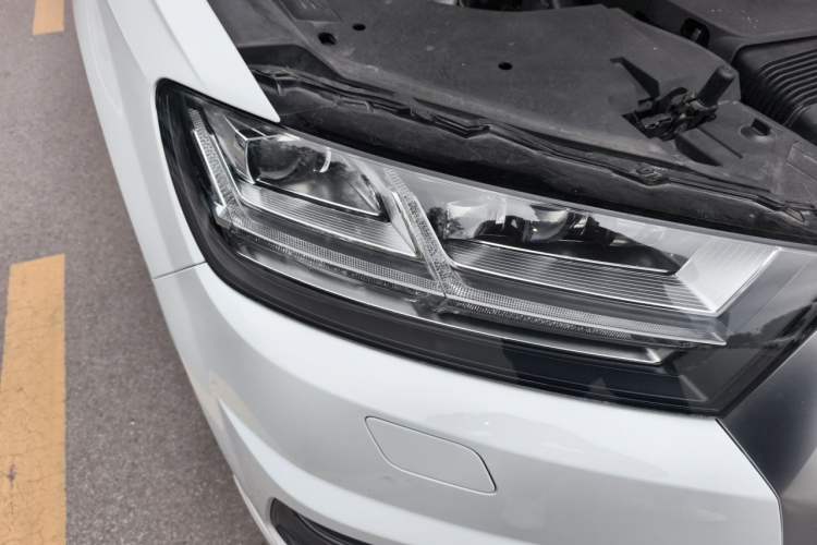 Used Audi Q7 2018 40 TFSI S line Sport Edition Right Front Headlight