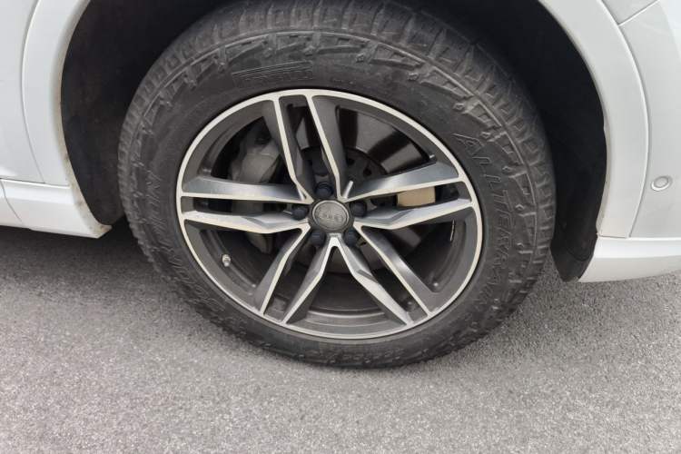 Used Audi Q7 2018 40 TFSI S line Sport Edition Right Front Wheel Hub