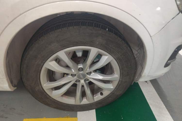 Used Audi Q7 2018 40 TFSI Comfort Model Right Front Wheel Hub