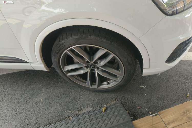 Used Audi Q7 2018 45 TFSI Technology Edition Right Front Wheel Hub