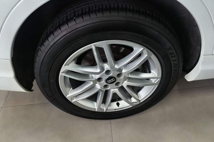 Used Audi Q7 2018 40 TFSI Comfort Model Right Rear Wheel Hub