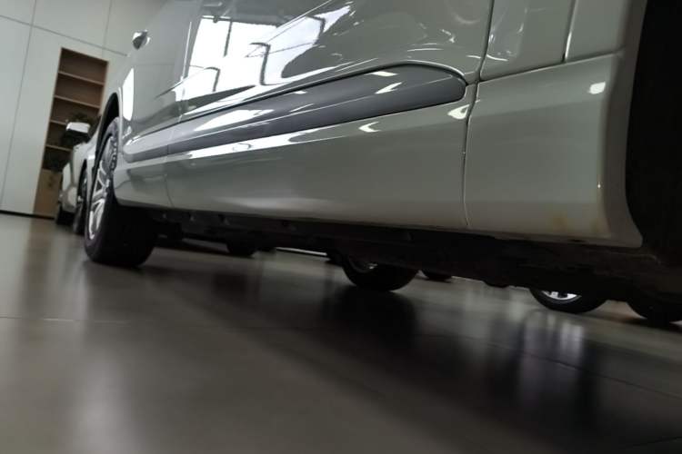 Used Audi Q7 2018 40 TFSI Comfort Model Right Side Sill