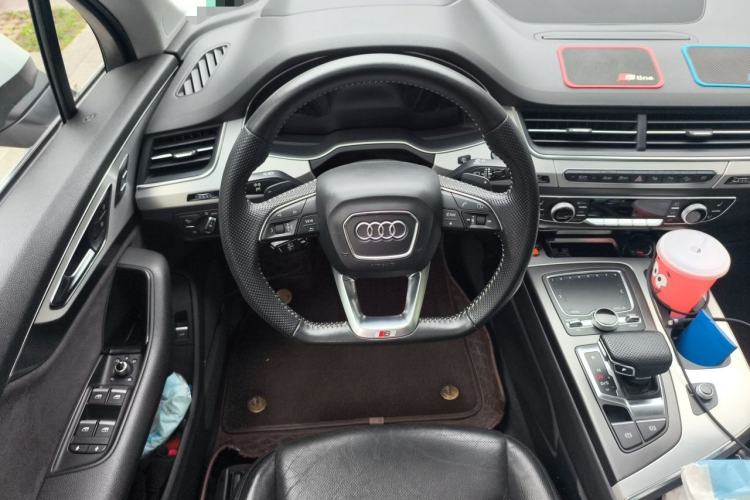 Used Audi Q7 2018 40 TFSI S line Sport Edition Steering Wheel