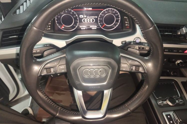 Used Audi Q7 2018 40 TFSI Comfort Model Steering Wheel
