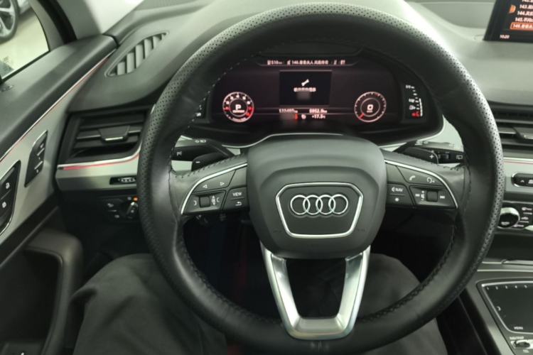 Used Audi Q7 2018 40 TFSI Comfort Model Steering Wheel