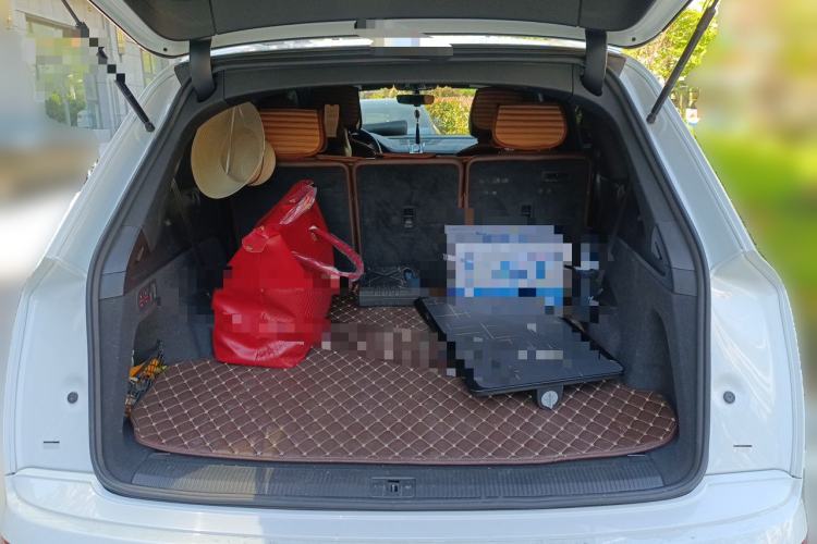Used Audi Q7  Trunk