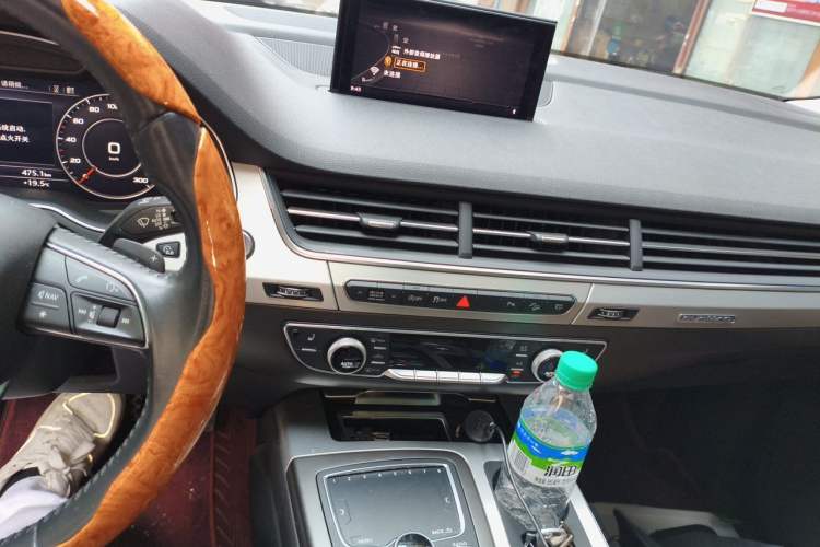 Used Audi Q7 2018 40 TFSI Comfort Model Audio And AC Panel