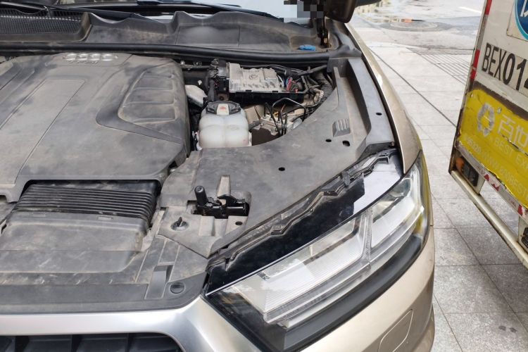 Used Audi Q7 2018 40 TFSI Comfort Model Engine Bay Left