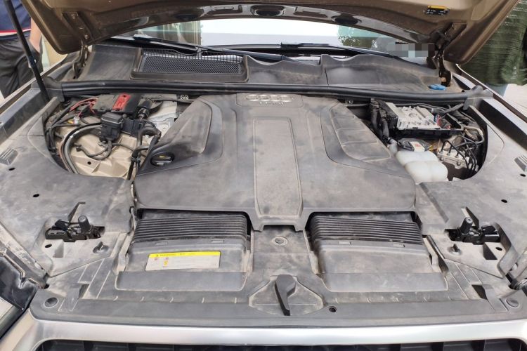 Used Audi Q7 2018 40 TFSI Comfort Model Engine Bay