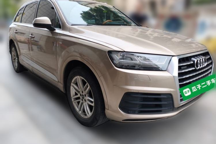 Used Audi Q7 2018 40 TFSI Comfort Model Front Right 45 Deg