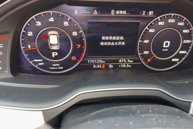 Used Audi Q7 2018 40 TFSI Comfort Model Odometer Close Up
