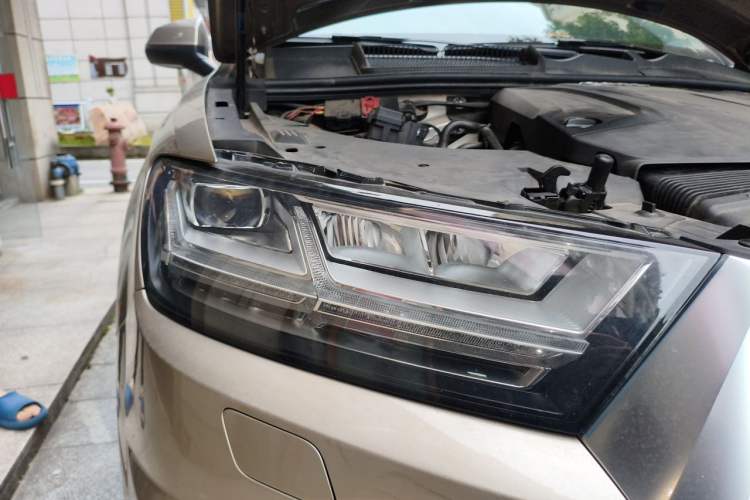 Used Audi Q7 2018 40 TFSI Comfort Model Right Front Headlight
