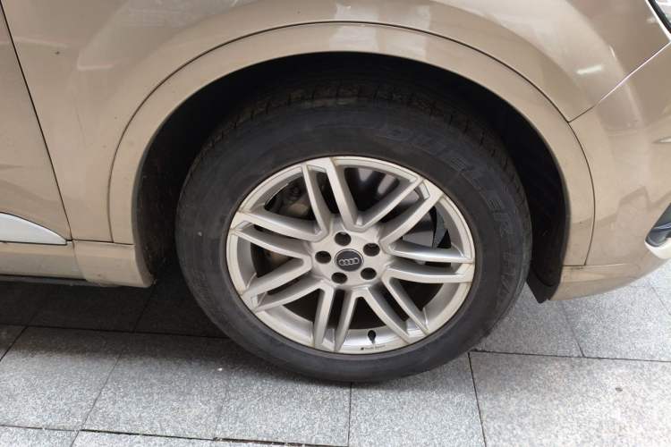 Used Audi Q7 2018 40 TFSI Comfort Model Right Front Wheel Hub