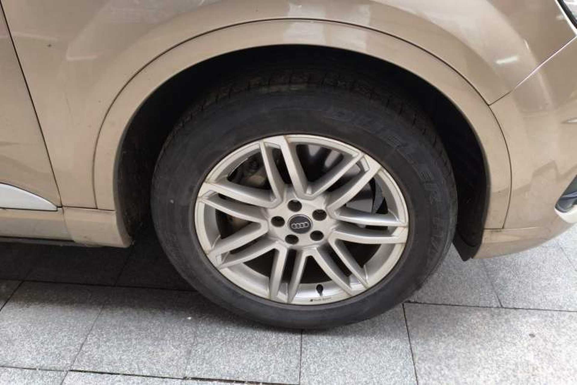 Used Audi Q7 2018 40 TFSI Comfort Model Right Front Wheel Hub