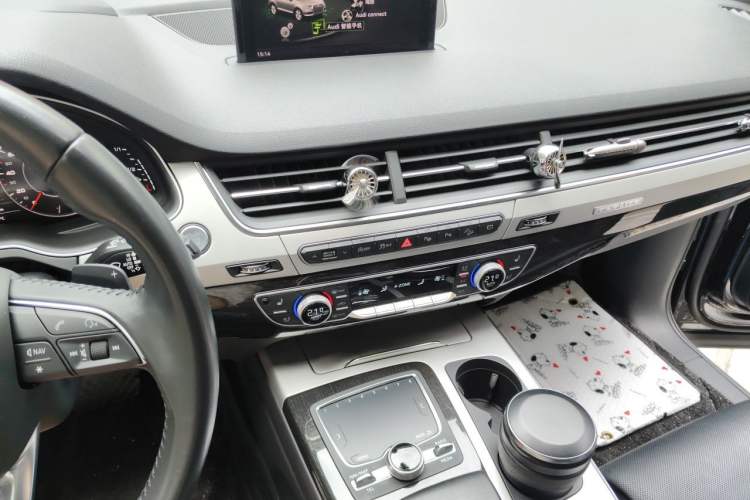 Used Audi Q7 2019 55 TFSI Prestige Edition Audio And AC Panel