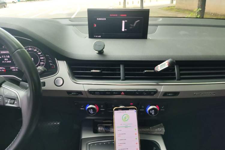 Used Audi Q7 2019 45 TFSI Comfort Model Audio And AC Panel