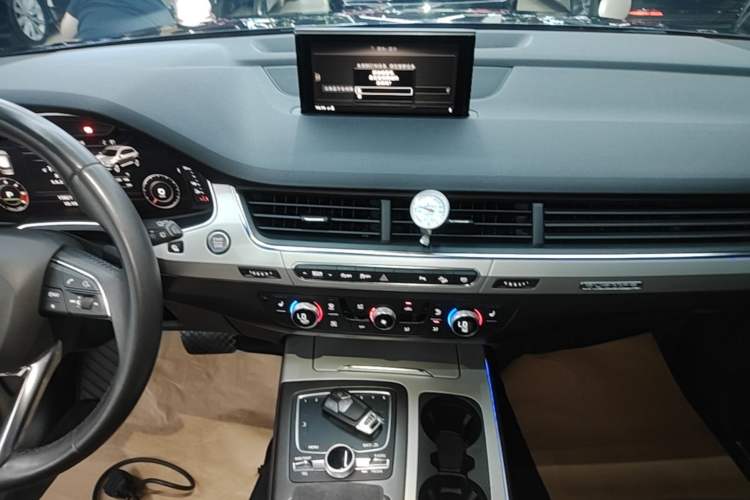 Used Audi Q7 2019 55 TFSI Technology Edition Audio And AC Panel