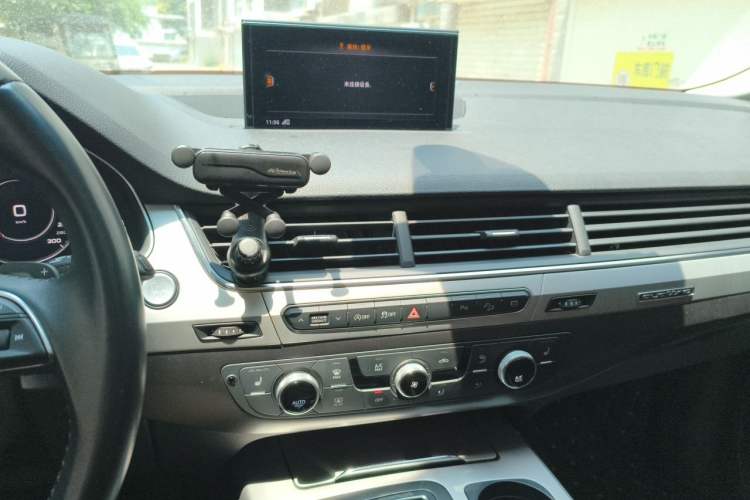 Used Audi Q7 2019 55 TFSI Technology Edition Audio And AC Panel
