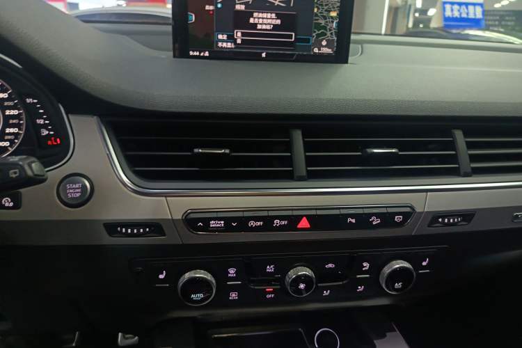 Used Audi Q7 2019 55 TFSI Technology Edition Audio And AC Panel