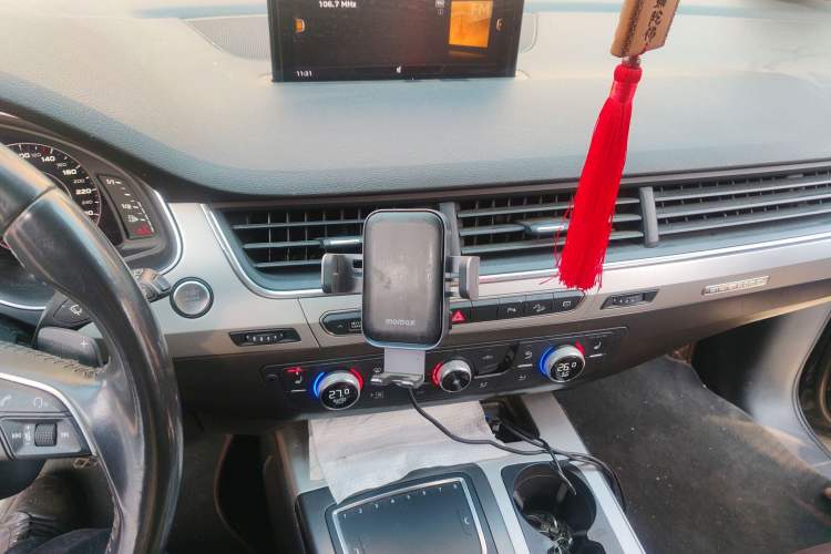 Used Audi Q7 2019 45 TFSI Comfort Model Audio And AC Panel