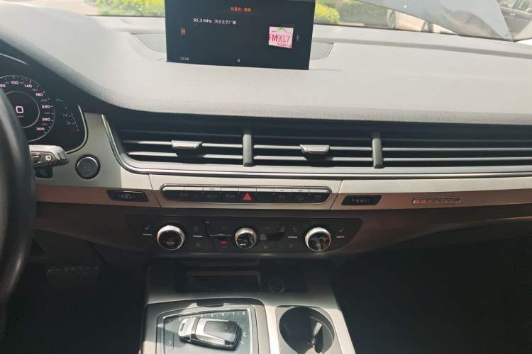 Used Audi Q7 2019 55 TFSI Technology Edition Audio And AC Panel