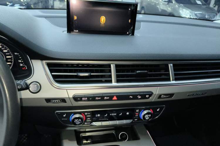 Used Audi Q7 2019 45 TFSI Comfort Model Audio And AC Panel