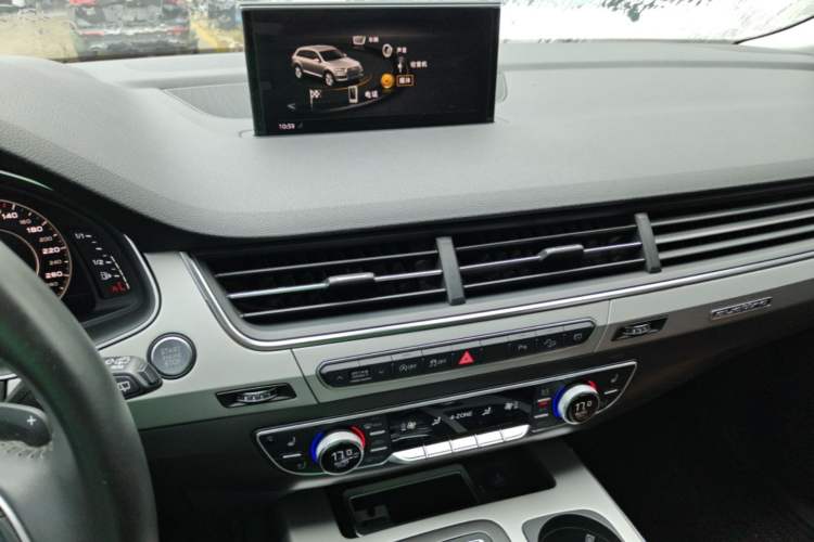 Used Audi Q7 2019 45 TFSI Comfort Model Audio And AC Panel