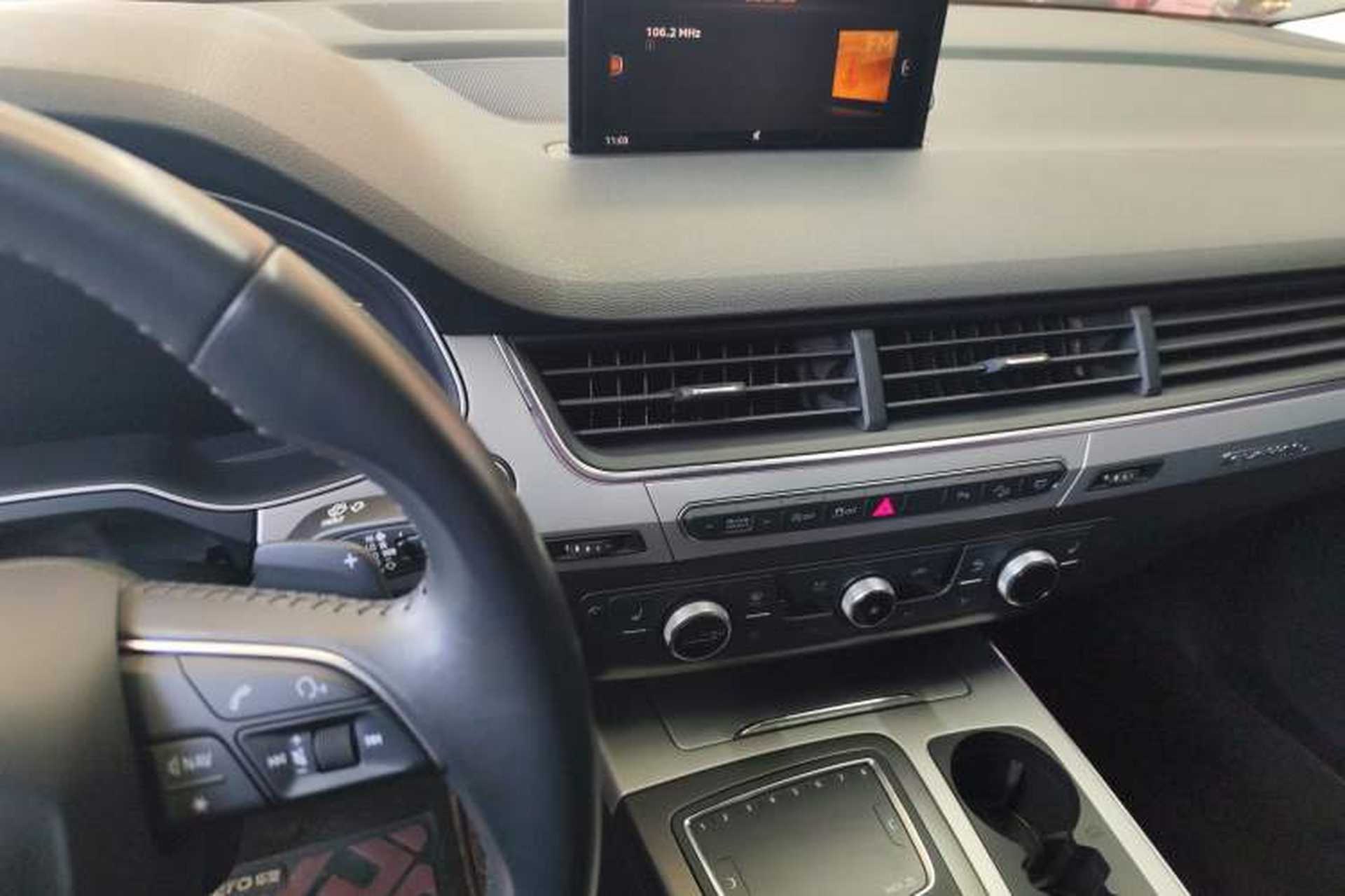 Used Audi Q7 2019 45 TFSI Comfort Model Audio And AC Panel