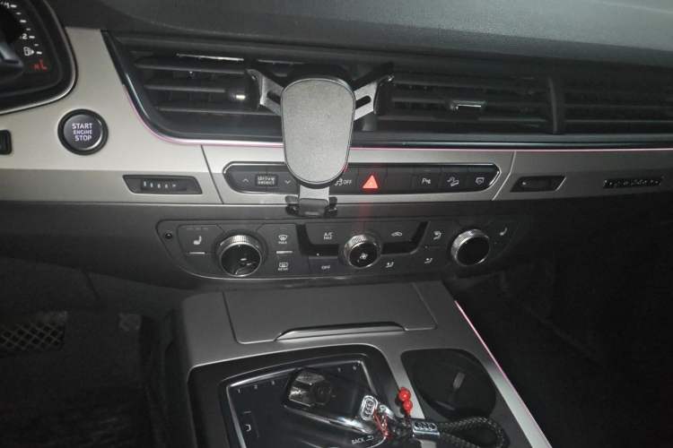 Used Audi Q7 2019 55 TFSI Technology Edition Audio And AC Panel