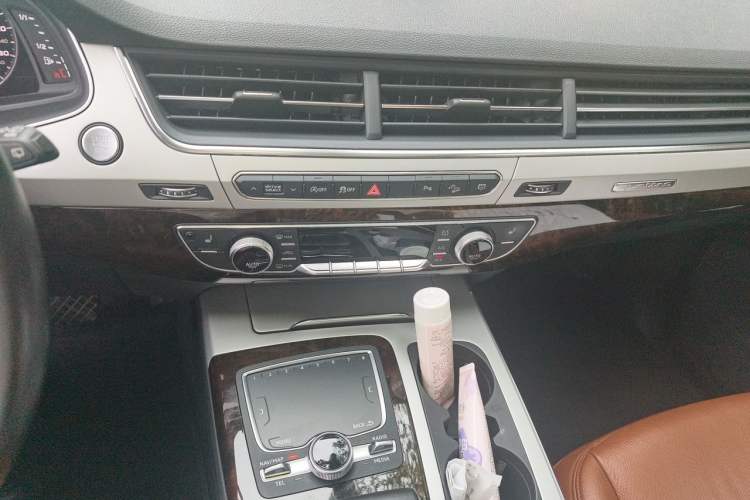 Used Audi Q7 2019 55 TFSI Technology Edition Audio And AC Panel